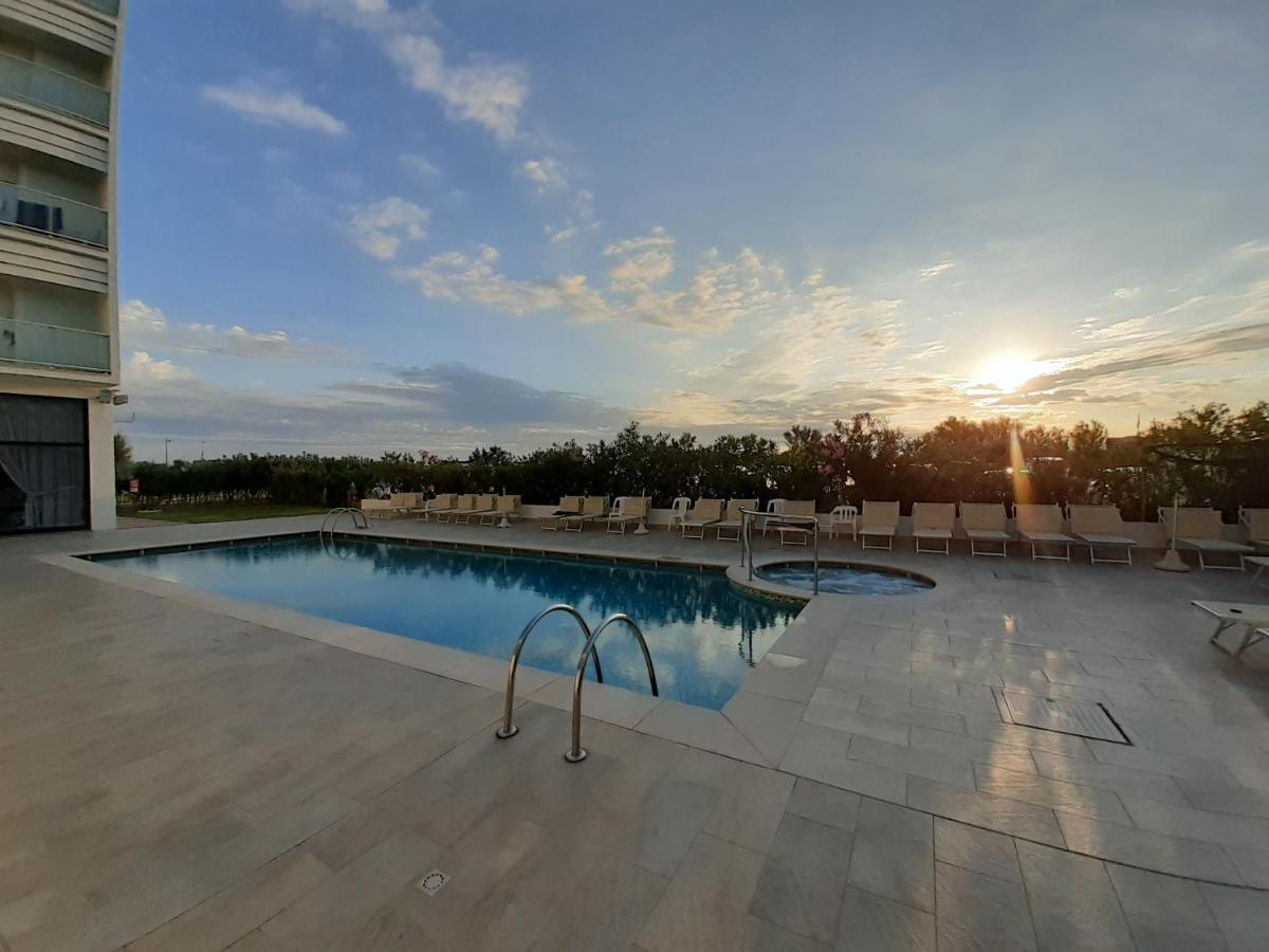 Hotel Adria Milano Marittima Exteriör bild