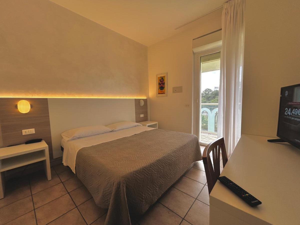 Hotel Adria Milano Marittima Exteriör bild
