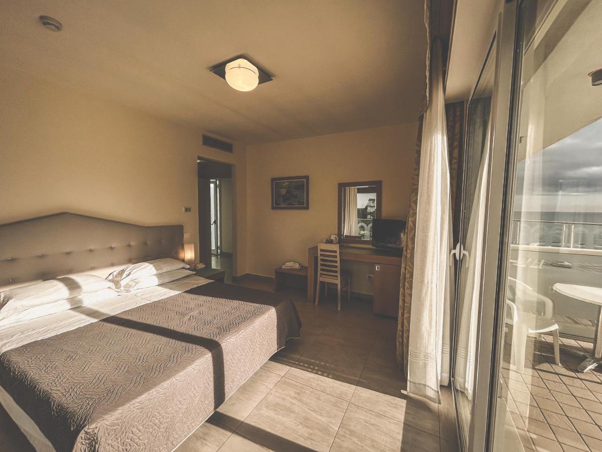Hotel Adria Milano Marittima Exteriör bild