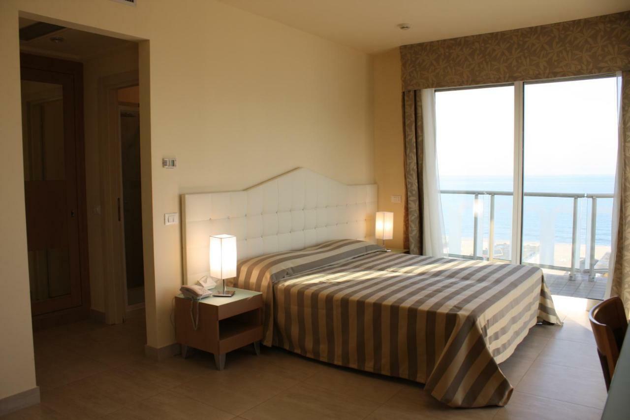 Hotel Adria Milano Marittima Exteriör bild